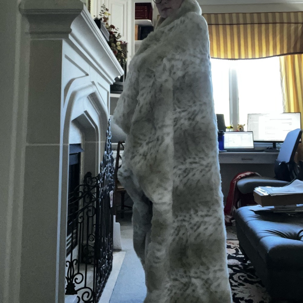 NWOT Limited Edition Lynx Faux Fur Throw 60”x72” - Picture 6 of 11